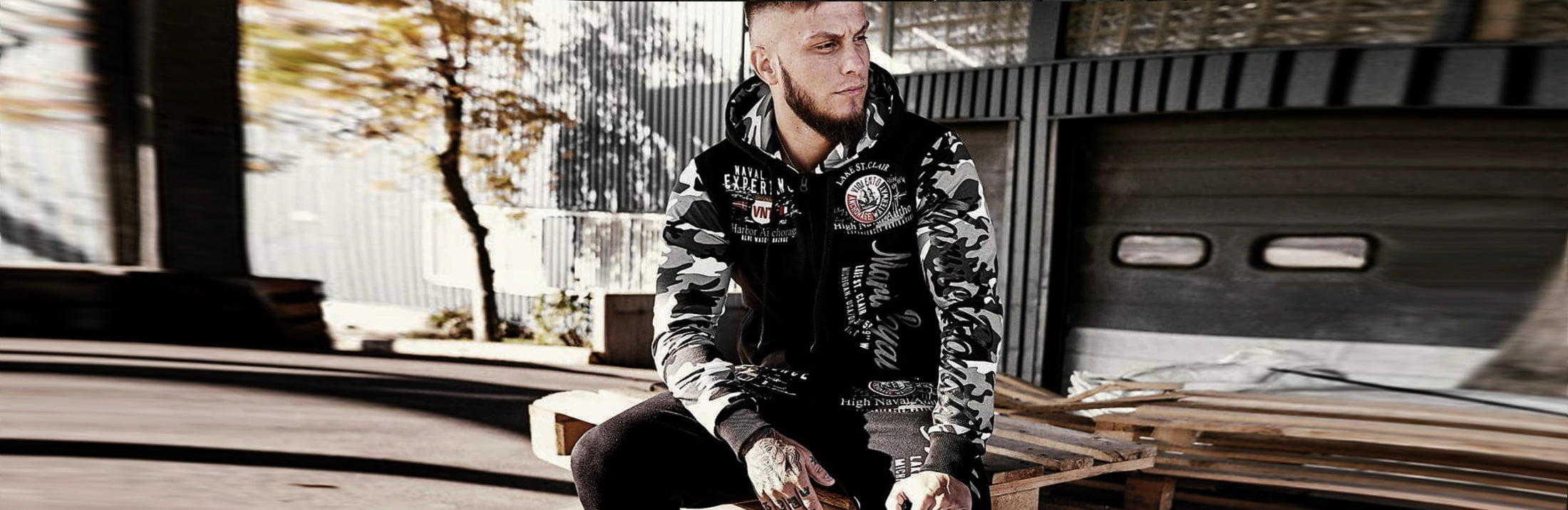 OneRedox camokuosinen collegehuppari mustavalkoisena