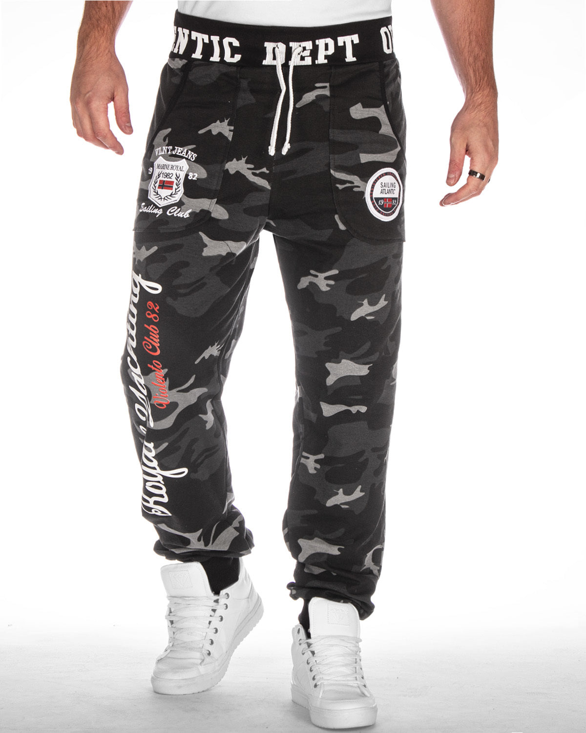 Disturb Clothing Atlantic club collegehousut - Musta Camo/Valkoinen