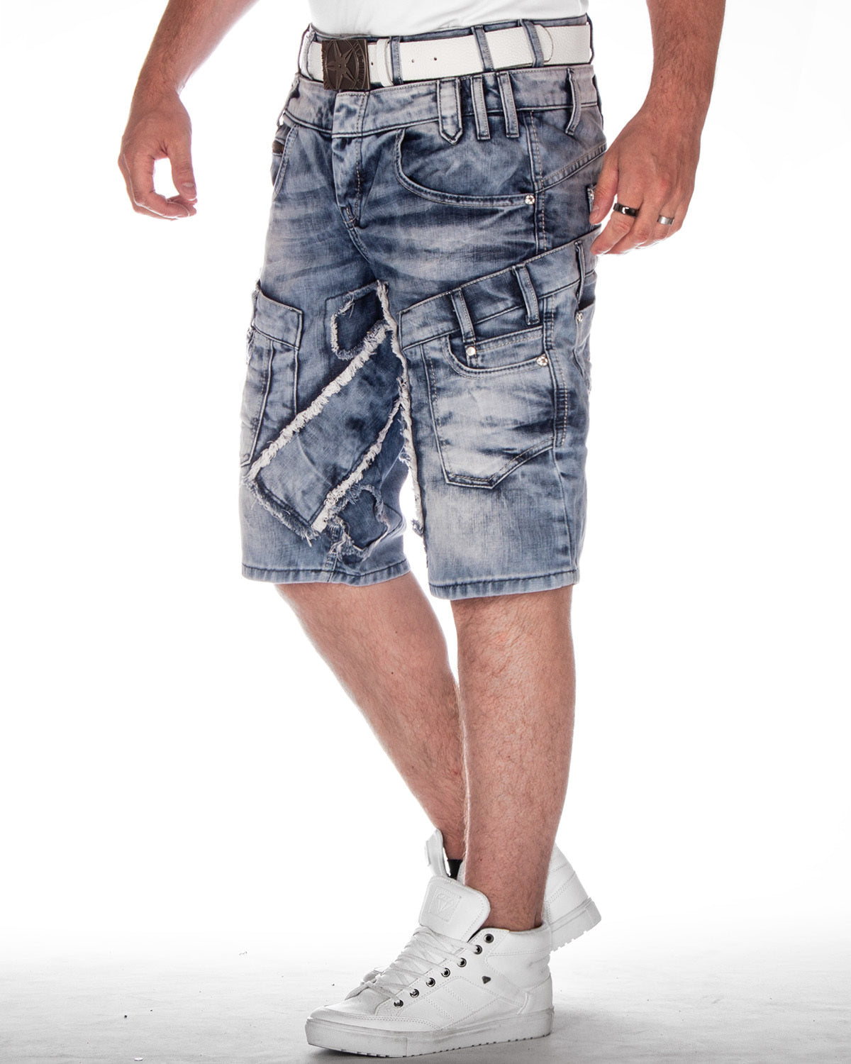 Miesten shortsit kuosilla