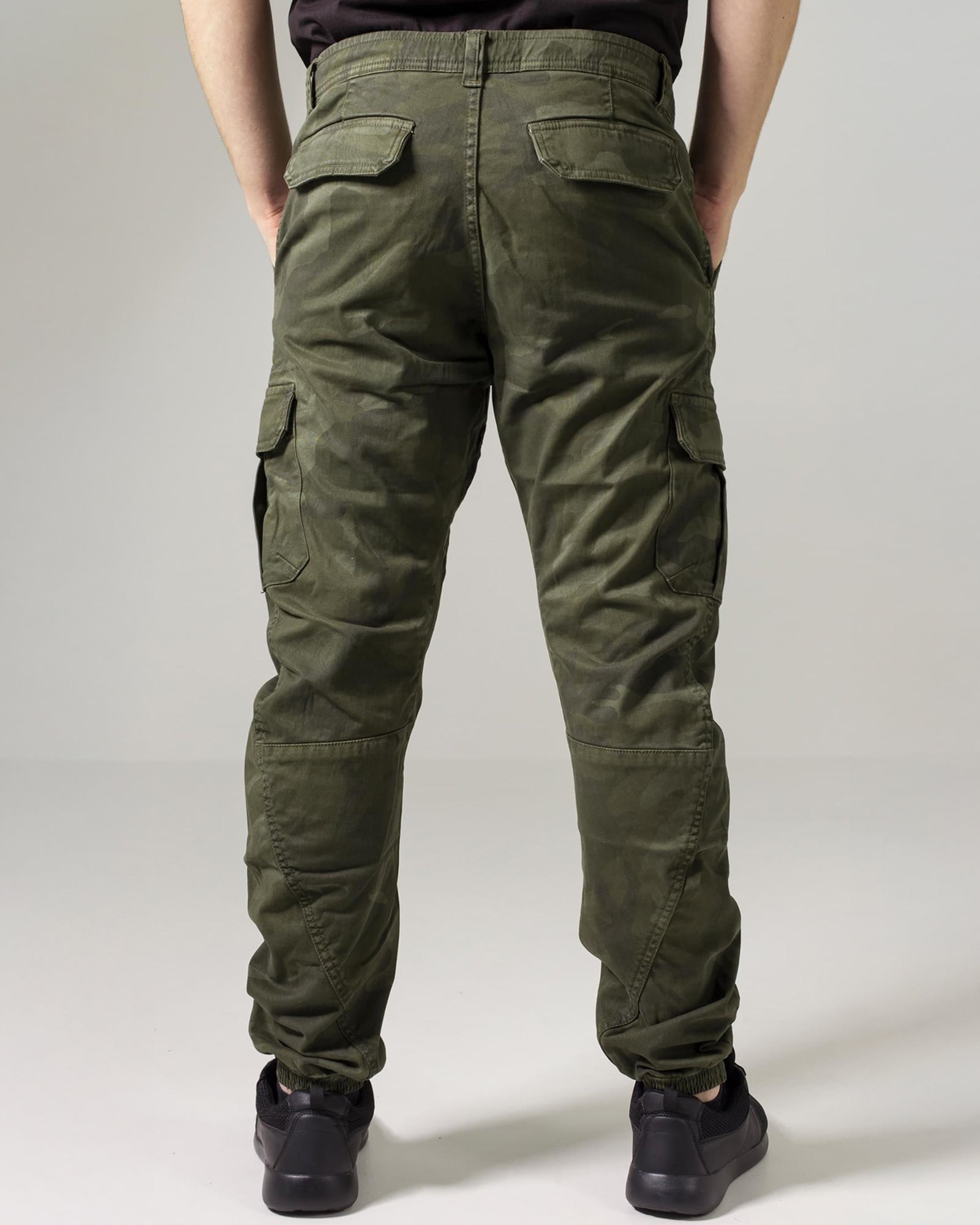 Urban Classics Zane reisitaskuhousut - Camo