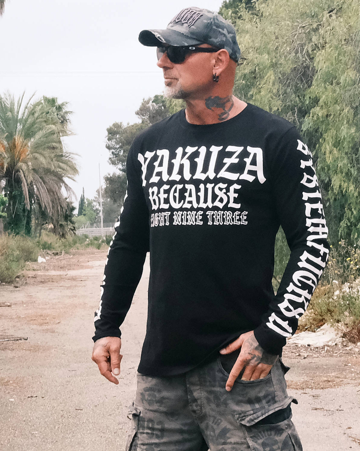 Yakuza Ink Because pitkähihainen - Musta